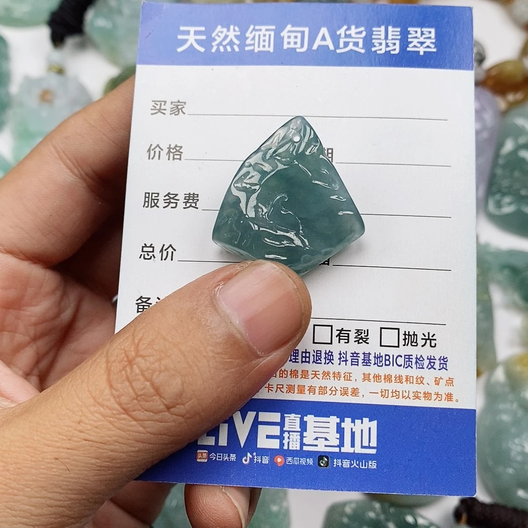 翡翠未镶嵌颈饰微雕悟道