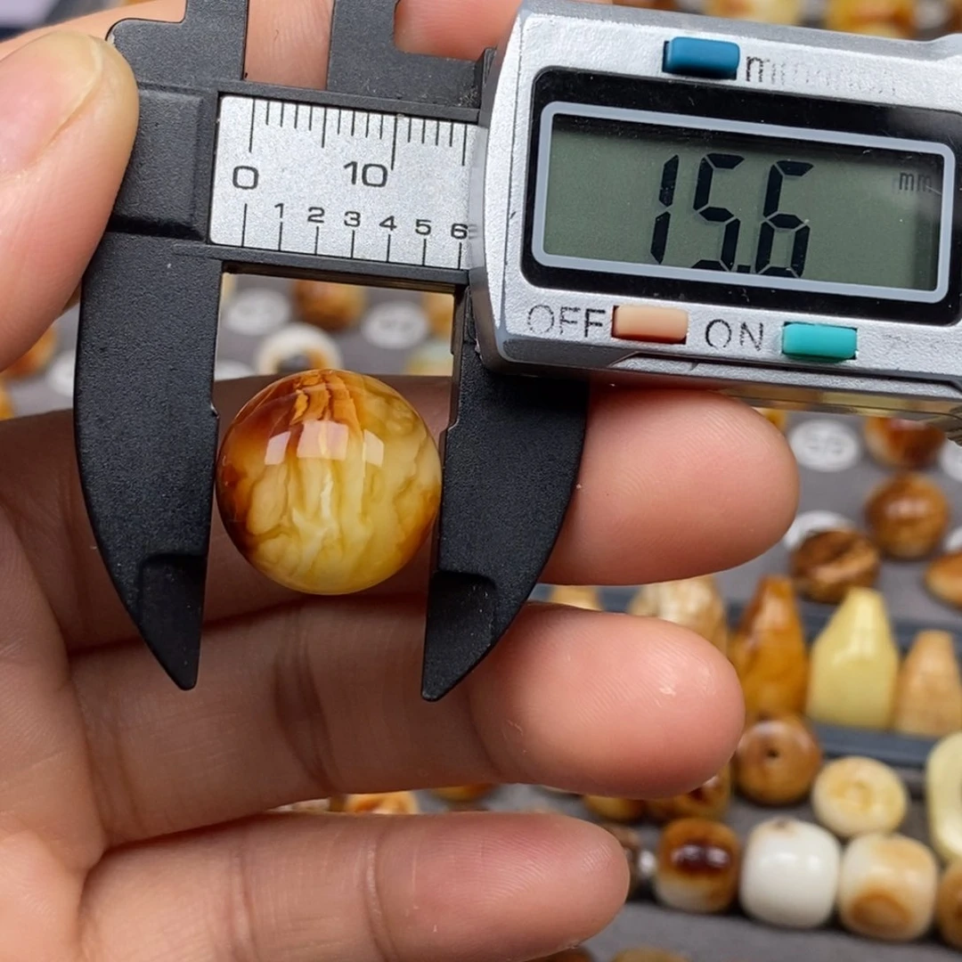 裸石琥珀未镶嵌圆珠