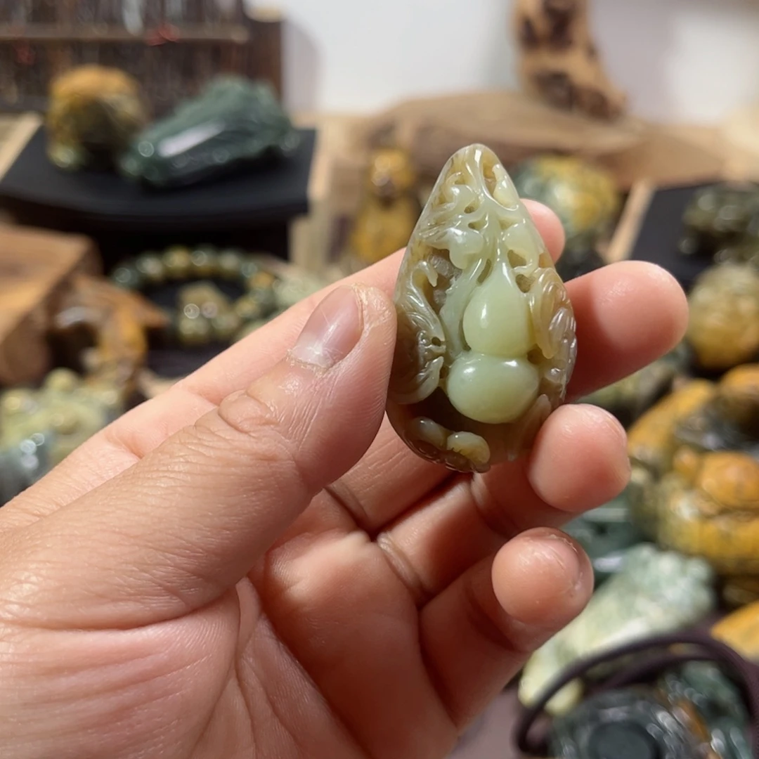 岫岩老玉（透闪石质玉）挂件未镶嵌观**局