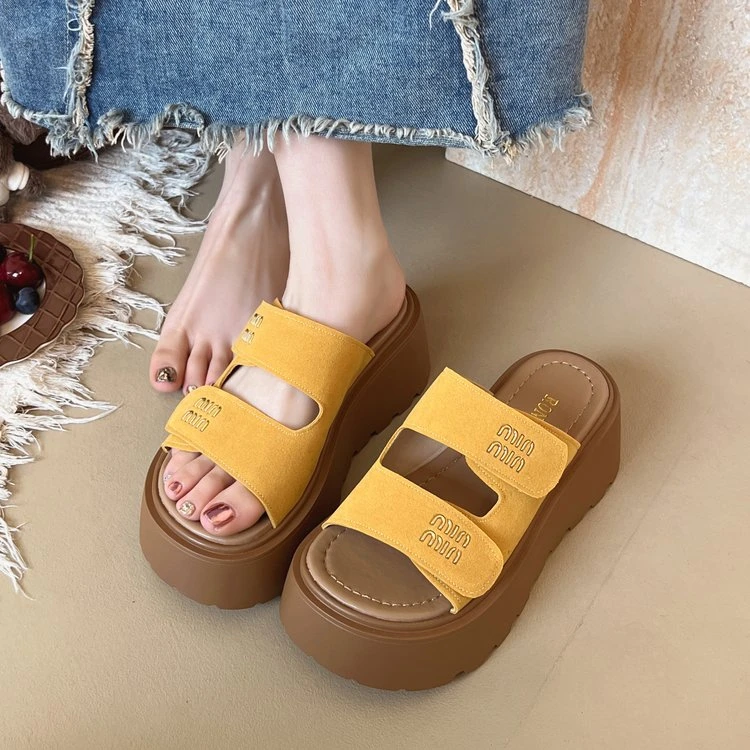 今年流行爆款拖鞋女夏季外穿软底不累脚2025新款厚底勃肯凉拖百搭