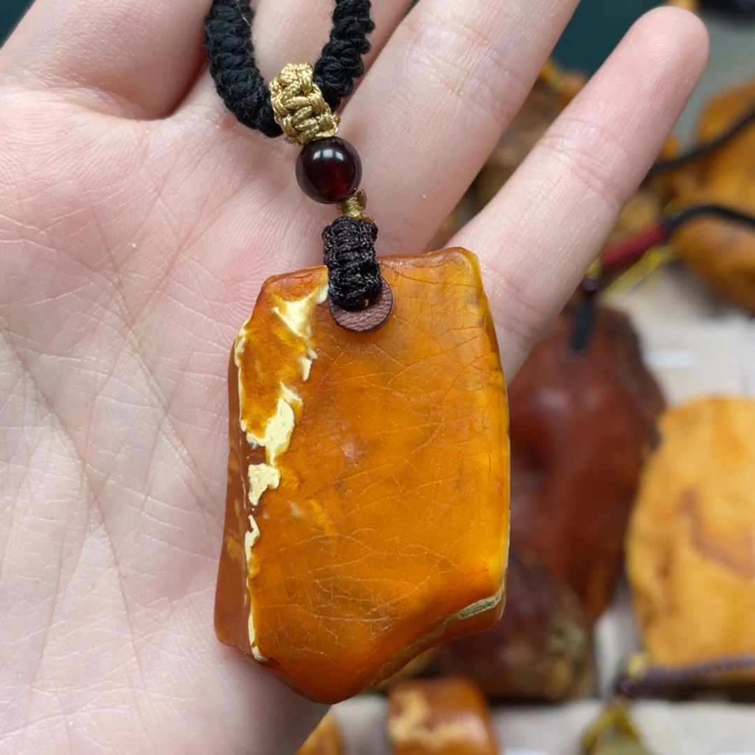 琥珀珠宝奇石未镶嵌