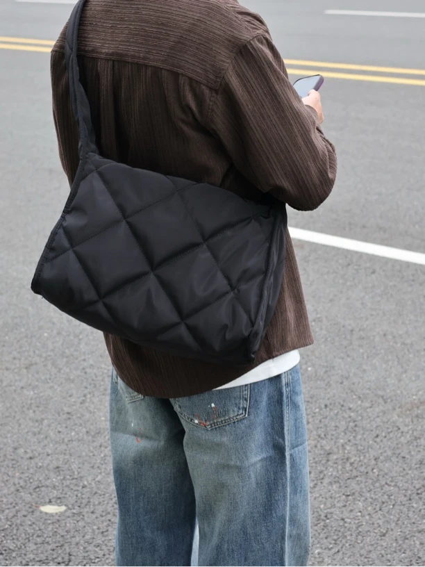 左千户包文艺风菱格百搭斜挎单肩包轻便尼龙包大容量通勤包休闲包