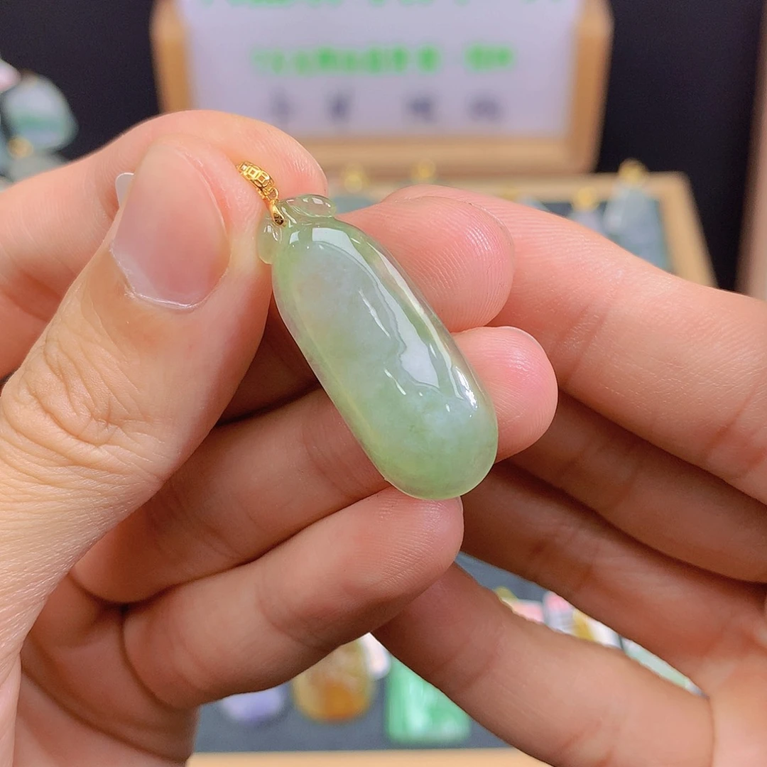 翡翠18K金镶嵌颈饰翡翠