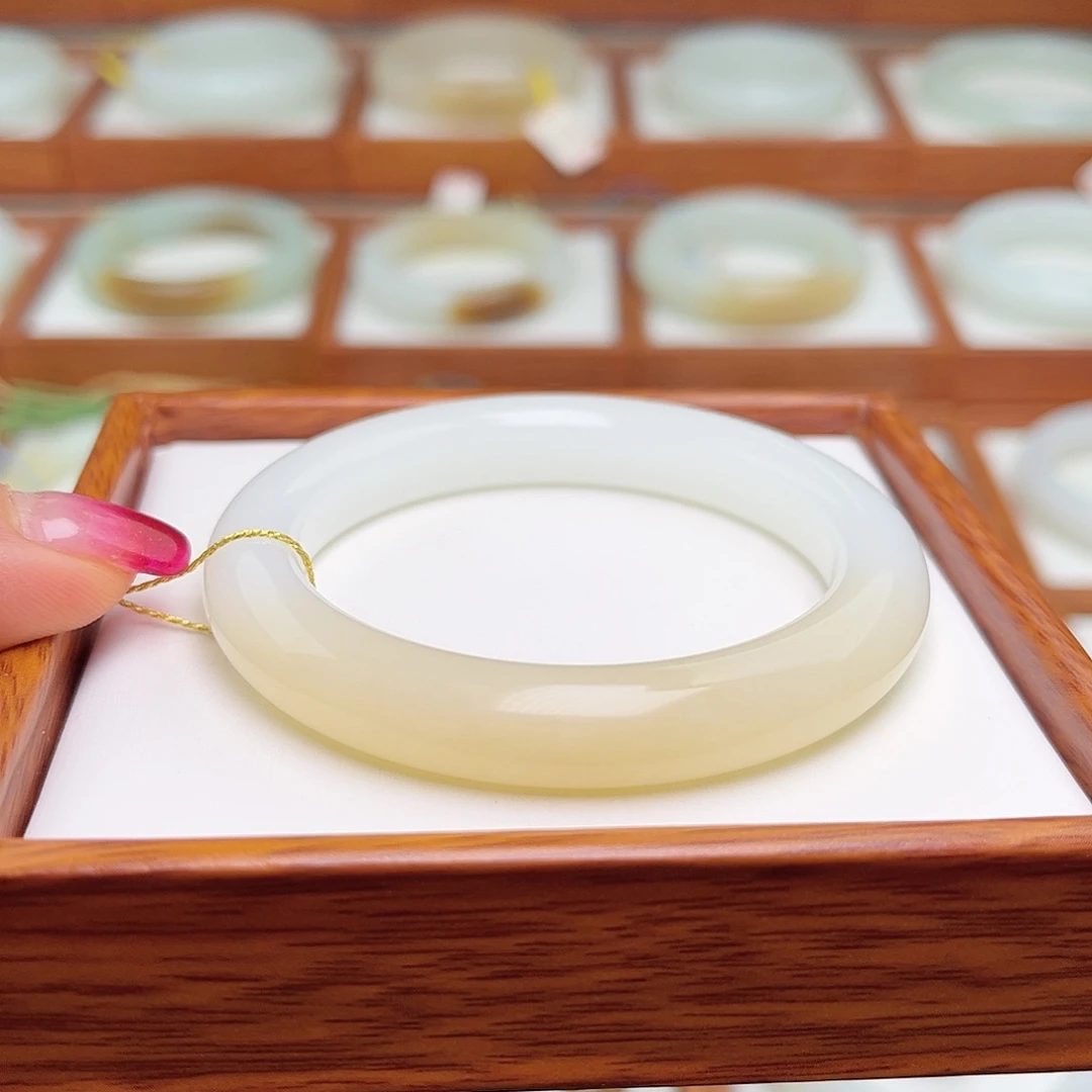 和田玉手镯未镶嵌53