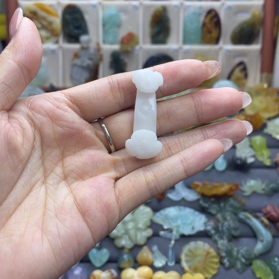 蛇纹石玉未镶嵌颈饰
