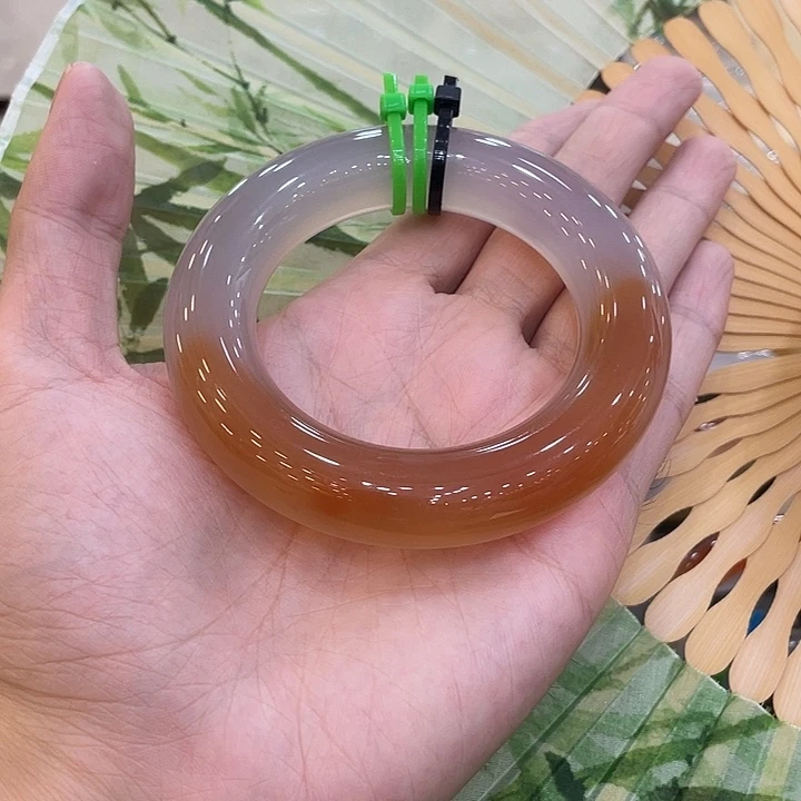 我***欢玛瑙/玉髓手镯未镶嵌