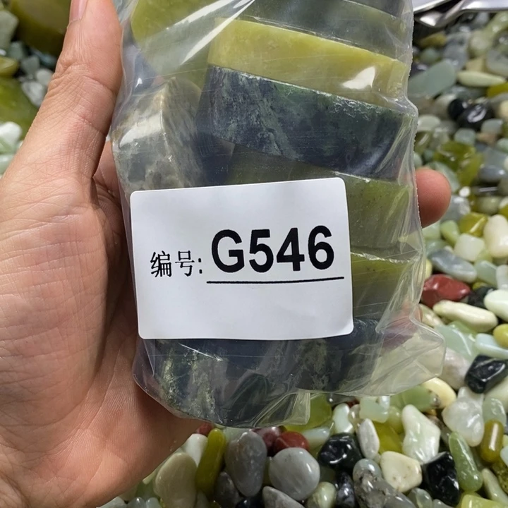 蛇纹石玉鱼缸石未镶嵌