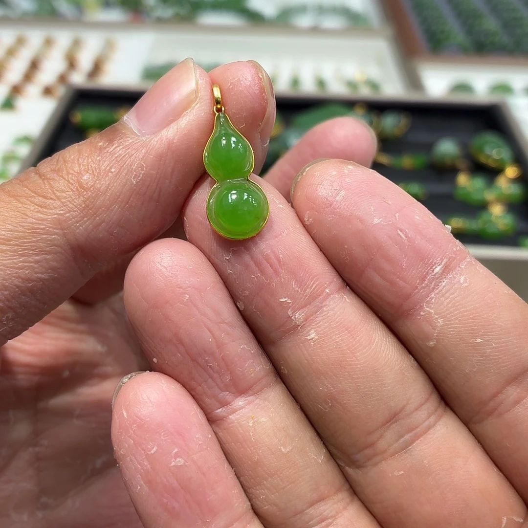 和田玉18K金镶嵌颈饰