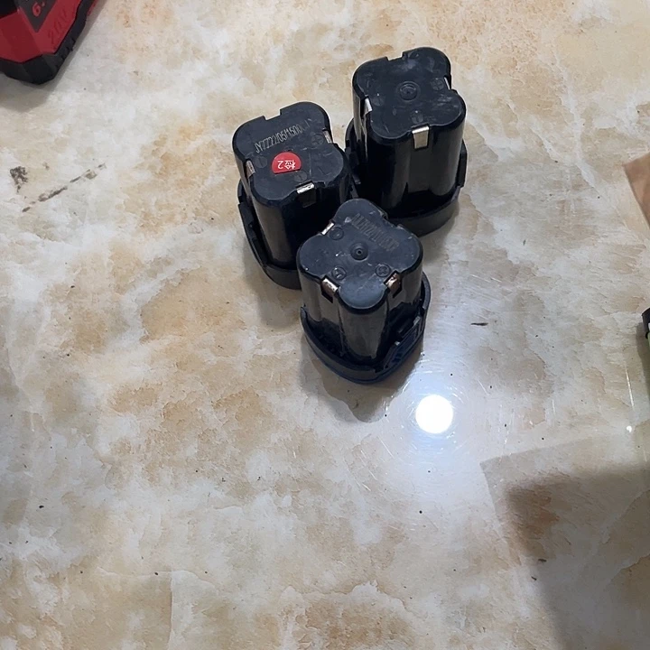 四角的三个坏的发货