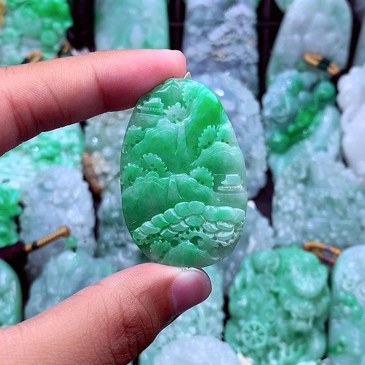 翡翠未镶嵌吊坠(不含链)?****