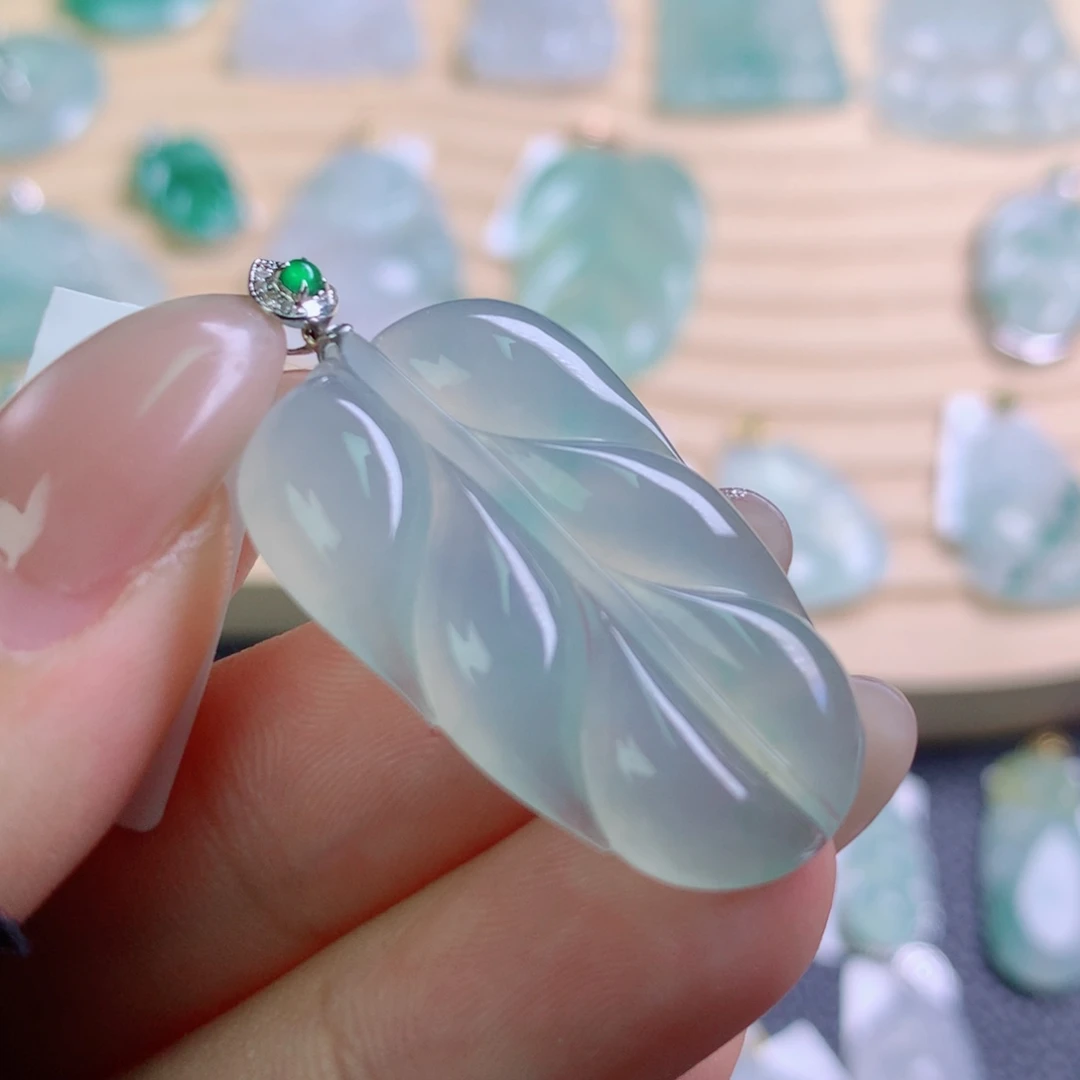 翡翠18K金镶嵌颈饰翡翠吊坠