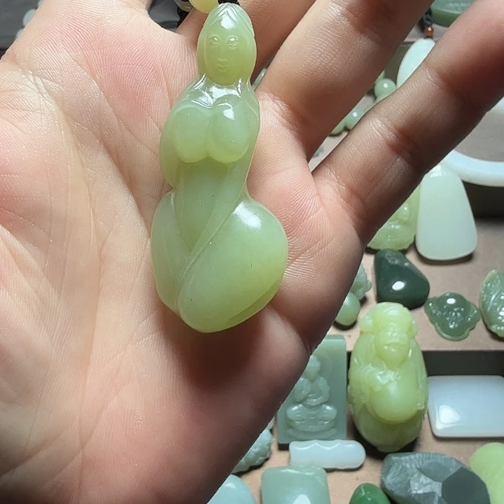 和田玉未镶嵌颈饰