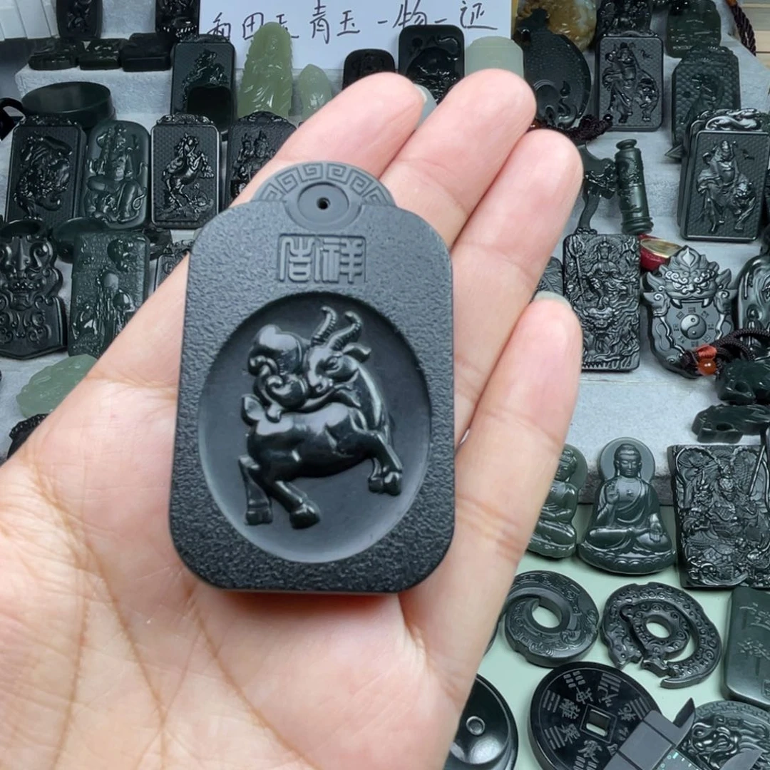 颈饰未镶嵌和田玉