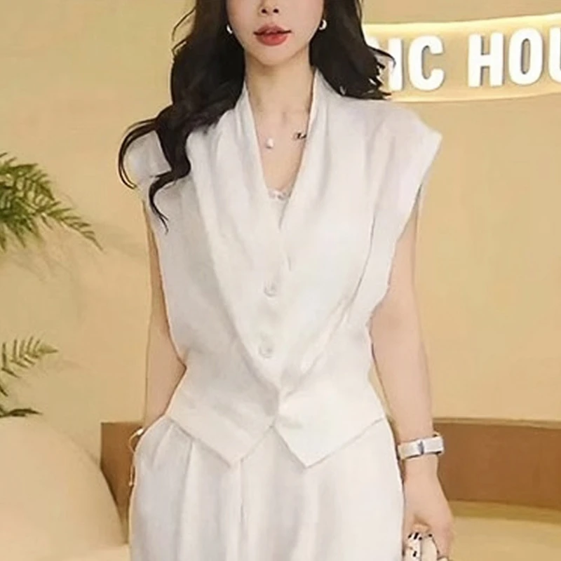 法式时髦v领衬衫女2025夏季时尚显瘦减龄收腰设计感无袖气质上衣