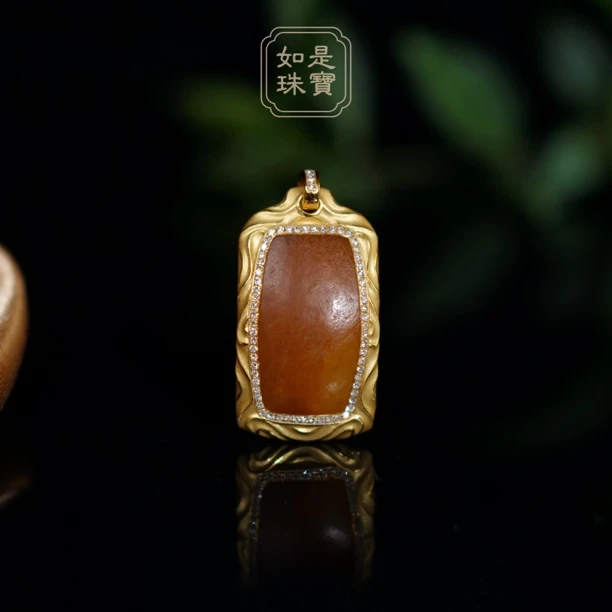 传承级18k金古法镶新疆和田玉大开门原皮原色满红皮枣红皮挂件