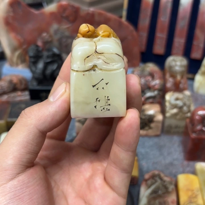 用***3印石寿山石桌面摆件