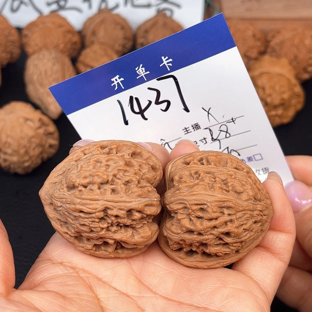 文玩核桃吊坠红宝石38尺无刀修。1437