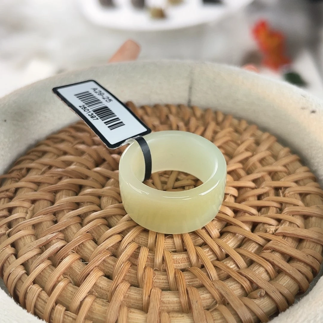 和田玉未镶嵌戒指c66 飘黄糖直切17.6