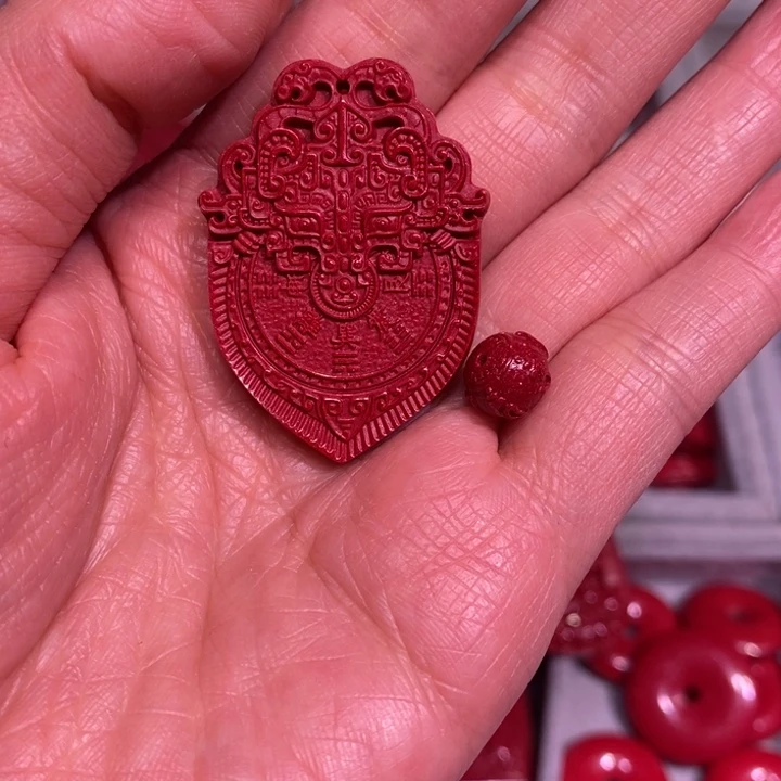 天然辰砂红晶砂小号盾牌山花