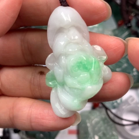 翡翠颈饰未镶嵌翡翠