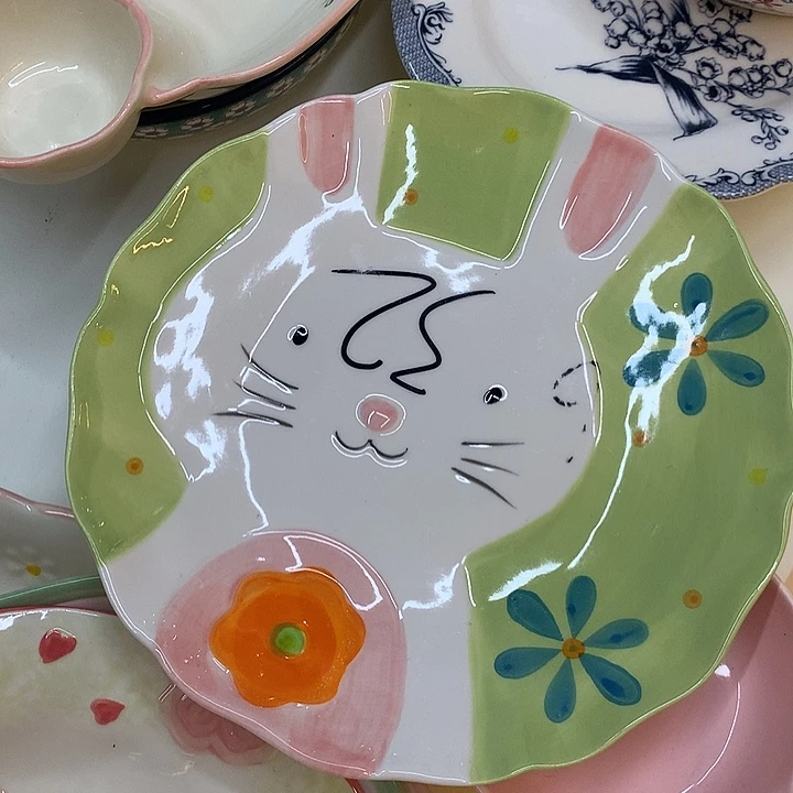 瓷盘子里面兔子款