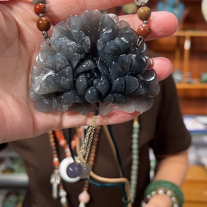 颈饰未镶嵌和田玉（糖玉）