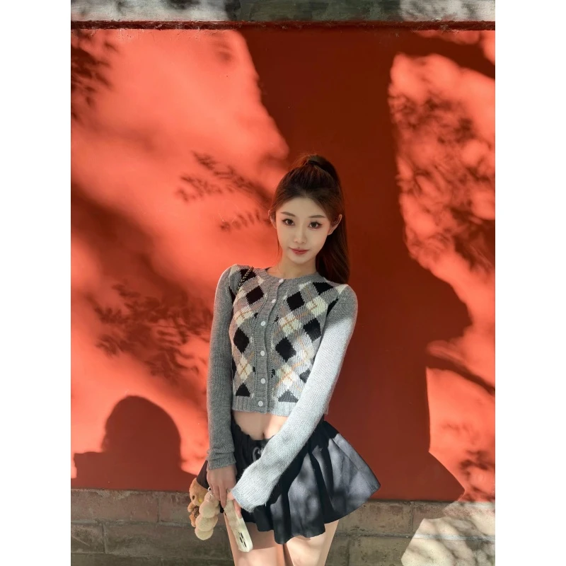 2025秋新款小香风纯欲复古菱格刺绣毛衣学院风针织撞色上衣配裙裤
