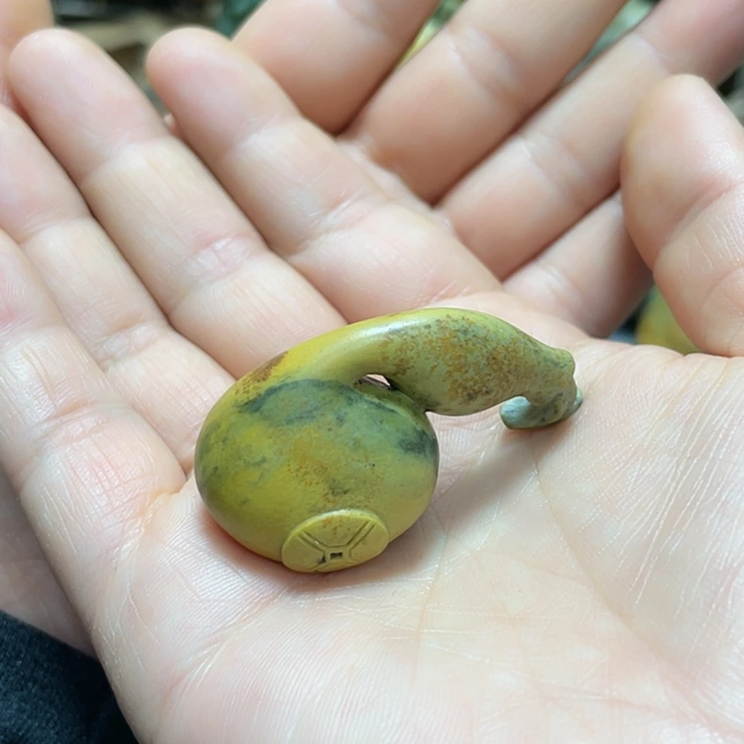 【闪购商品】未镶嵌岫岩河磨玉（透闪石质玉）把件微*