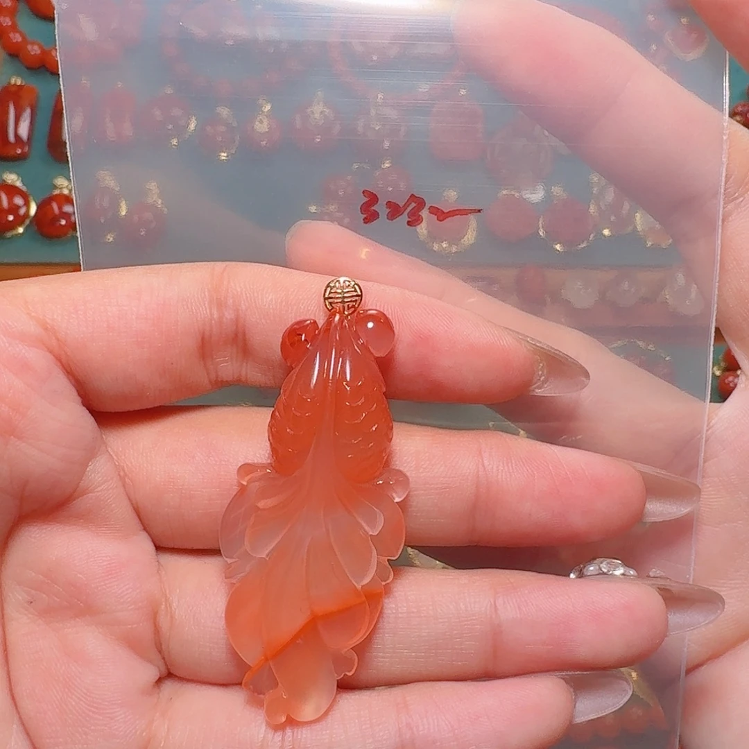 南红玛瑙18K金镶嵌吊坠