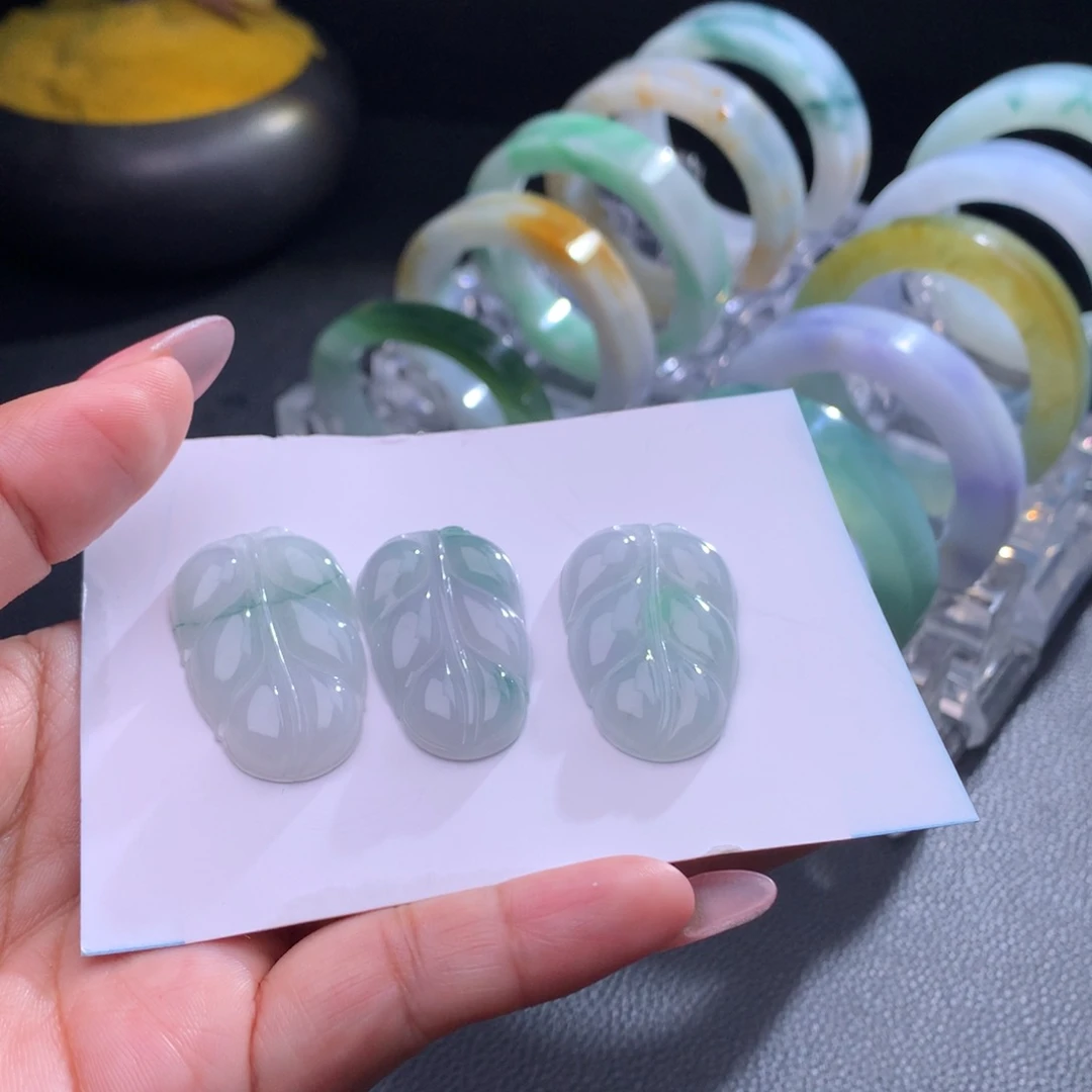 翡翠未镶嵌颈饰多样性