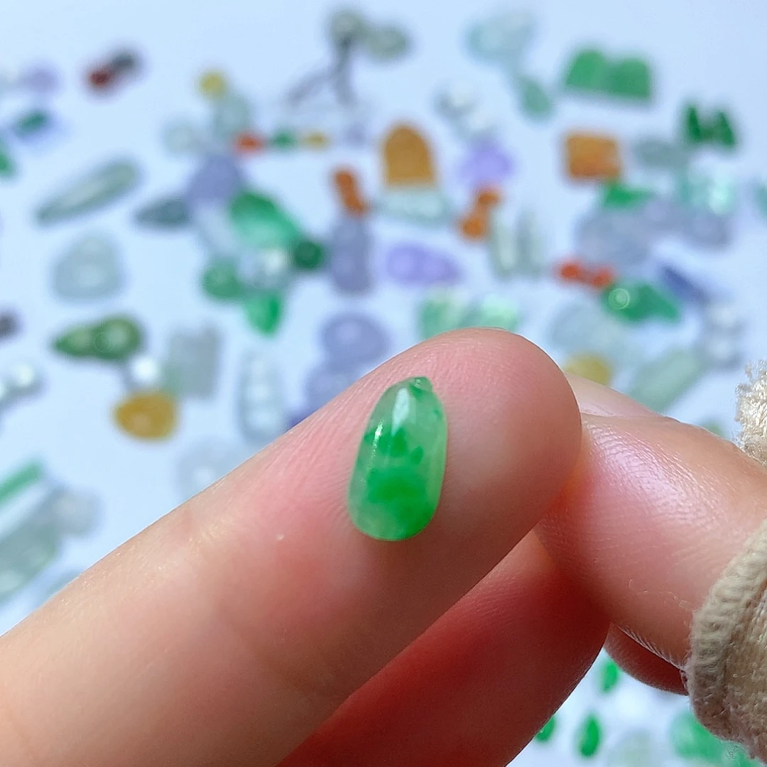 翡翠未镶嵌颈饰瓜