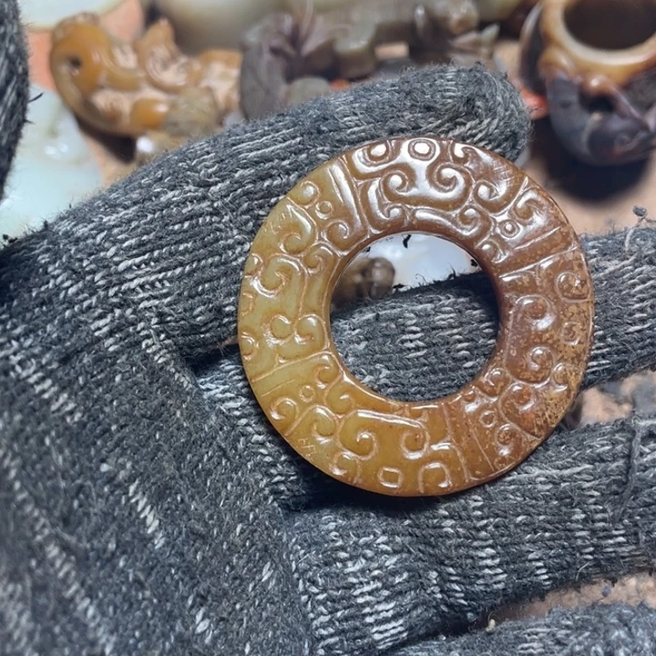 黎***敏和田玉（糖玉）未镶嵌颈饰