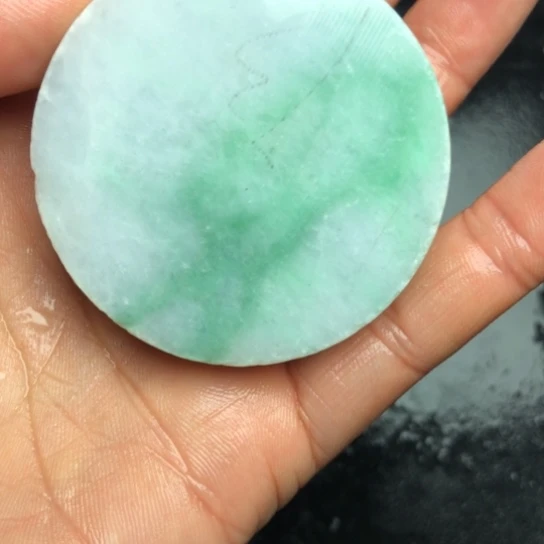 翡翠未镶嵌颈饰裸石