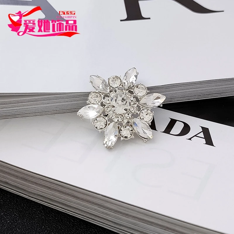 铜合金胸针 2025小香风新款雪花胸花ins西装衣服大衣气质别针配饰