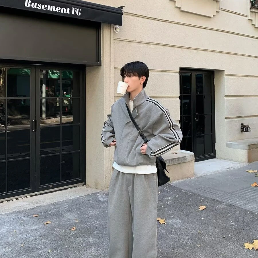 稻草人新款春秋季男士时尚夹克外套休闲潮牌条纹运动拼接宽松立领