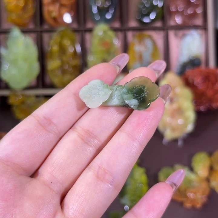 未镶嵌蛇纹石玉颈饰