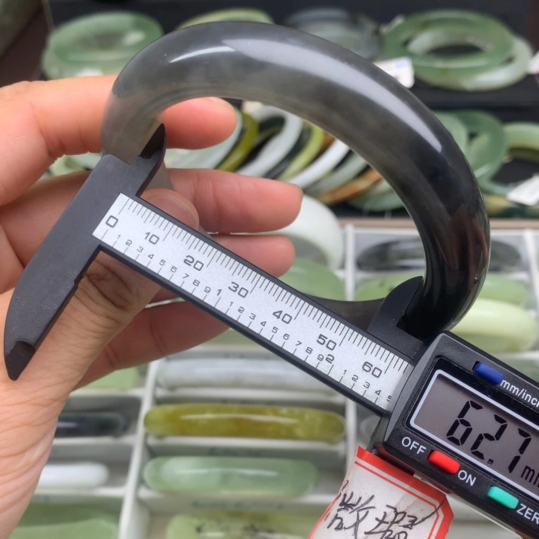 未镶嵌蛇纹石玉手镯650