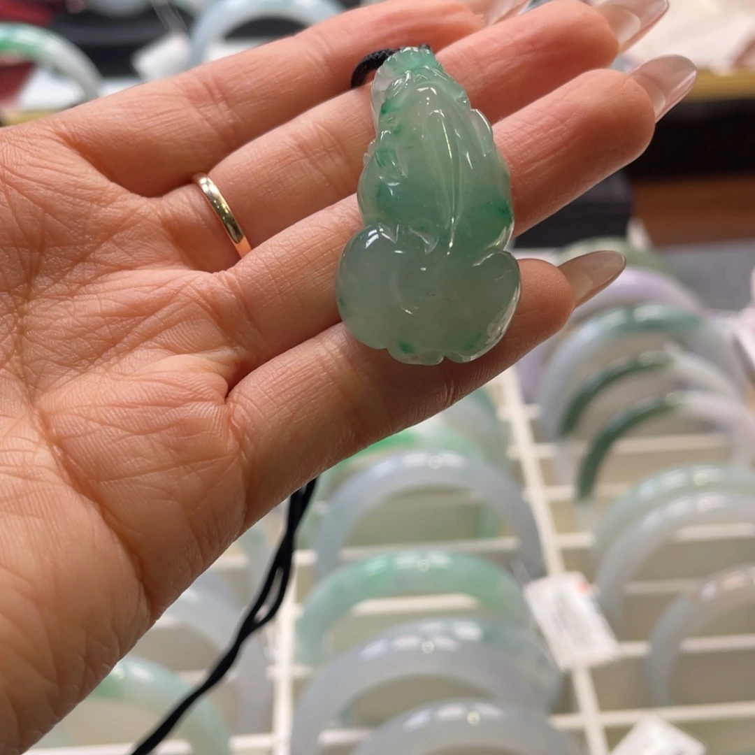 方钠石未镶嵌颈饰非洲翠吊坠