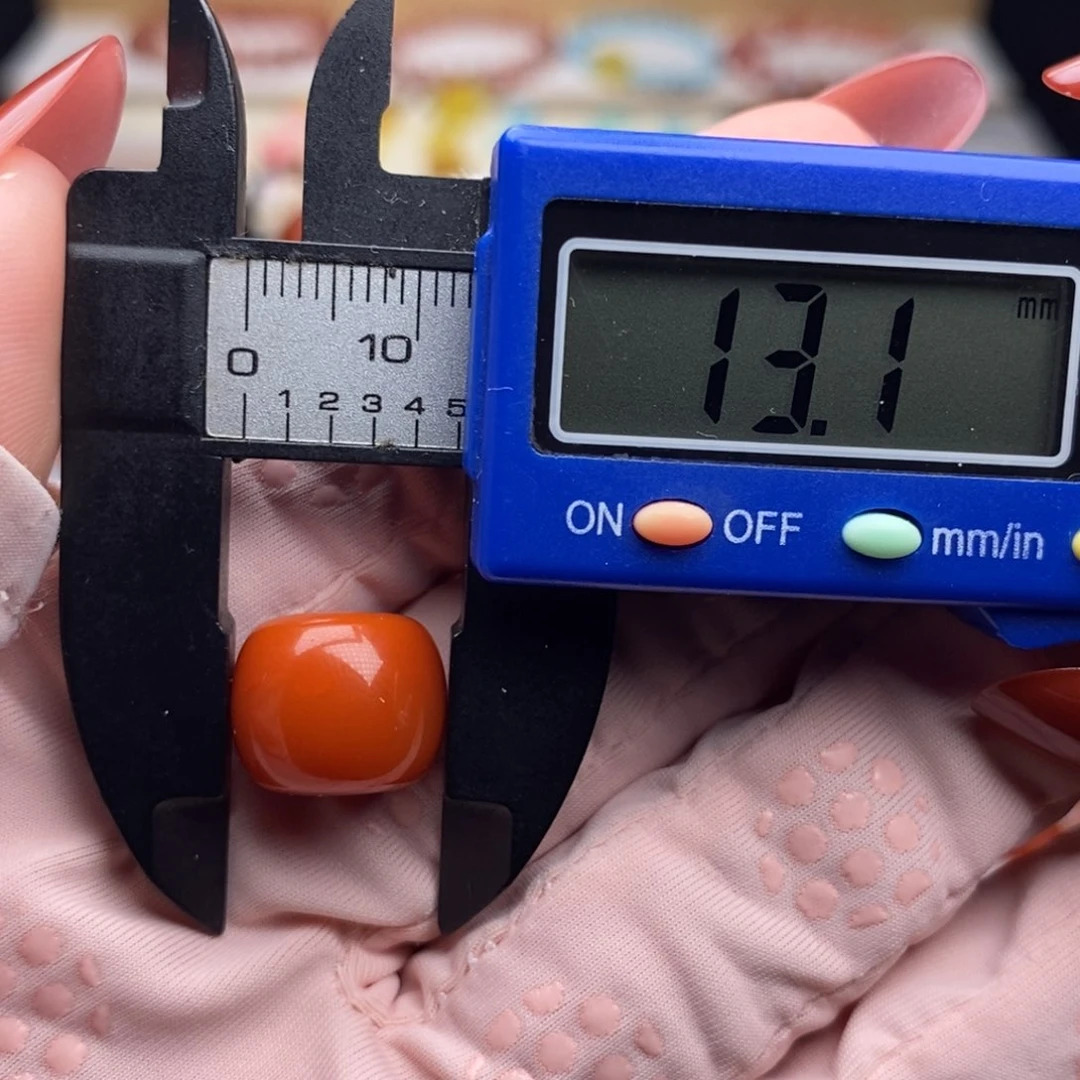 南红玛瑙配饰未镶嵌小矿点