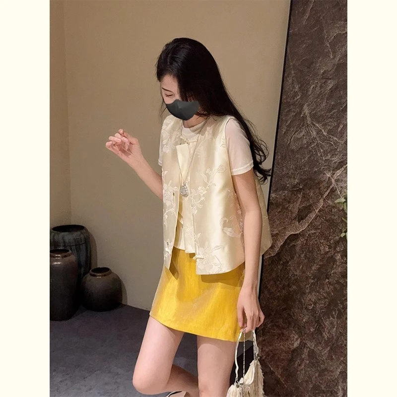 夏日小个子穿搭新中式国风米白色提花马甲三件套装裙女2025年新款