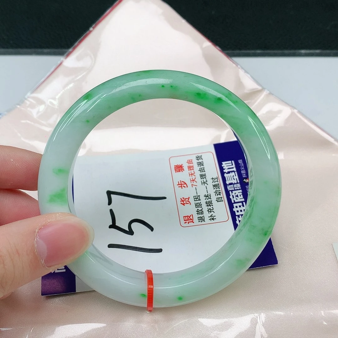 翡翠手镯未镶嵌翡翠