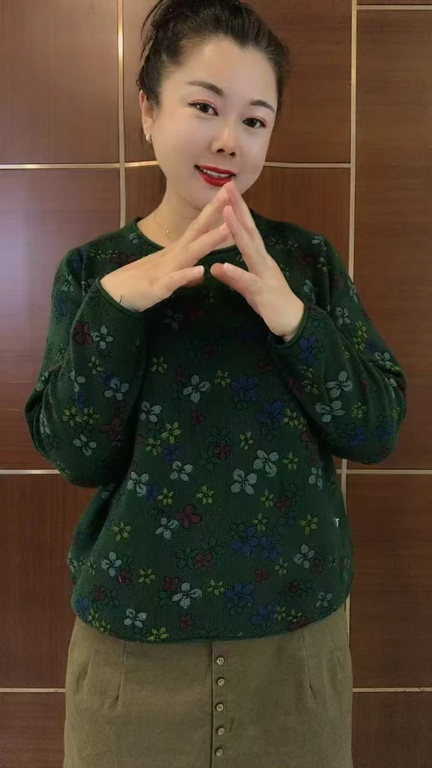 纯棉针织圆领宽松小花上衣