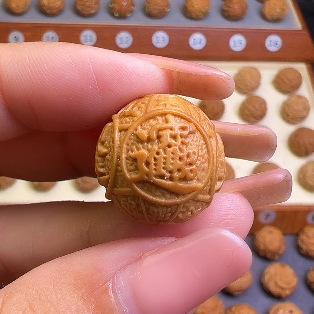 从***来核桃18左右猴头核桃挤眼