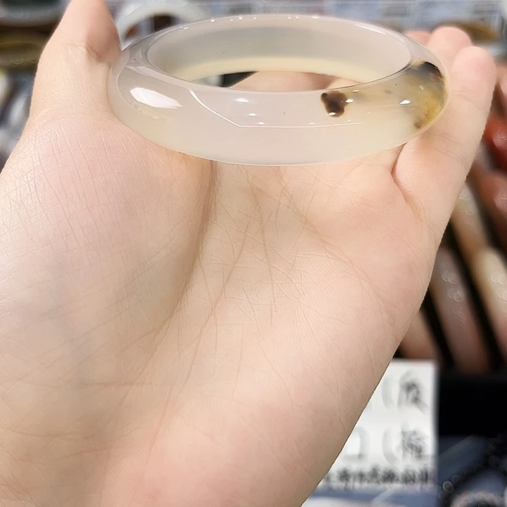 玛瑙/玉髓手镯未镶嵌不退不换（瑕疵）