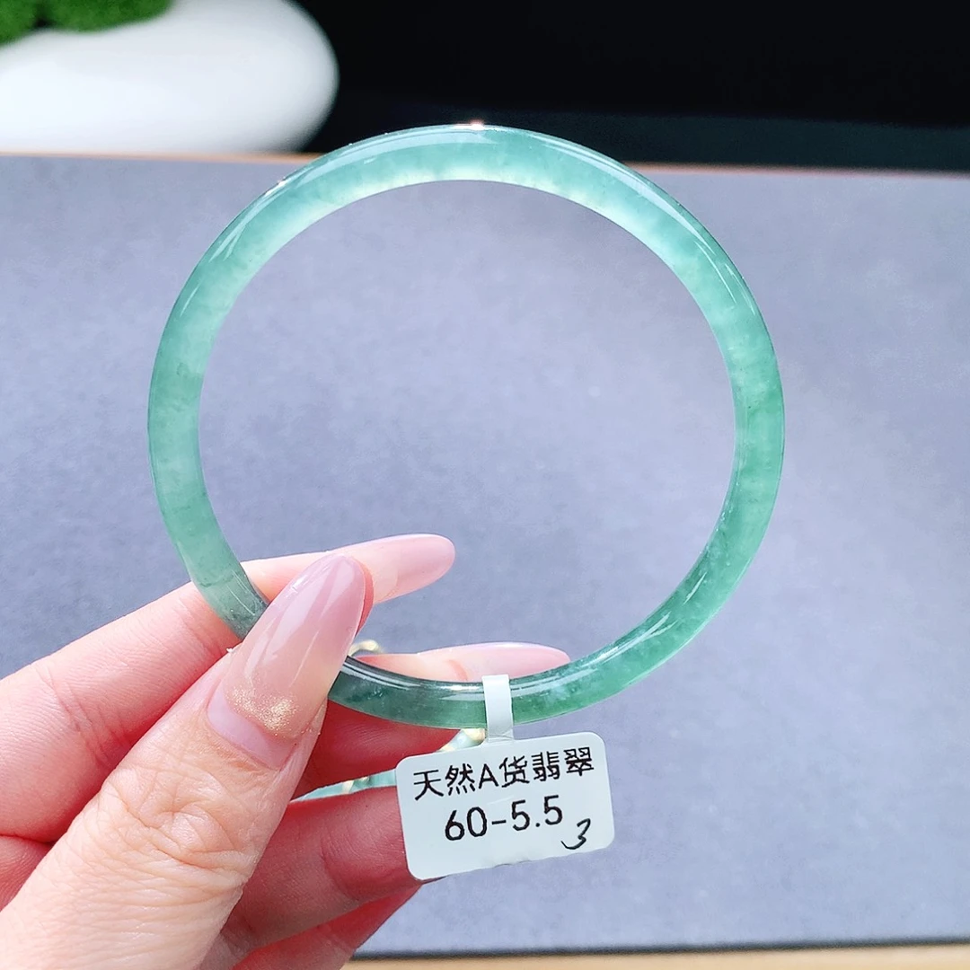 未镶嵌手镯（圆镯）翡翠