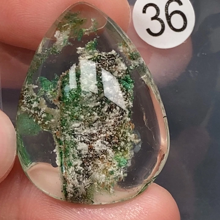 小***希未镶嵌水晶颈饰天然