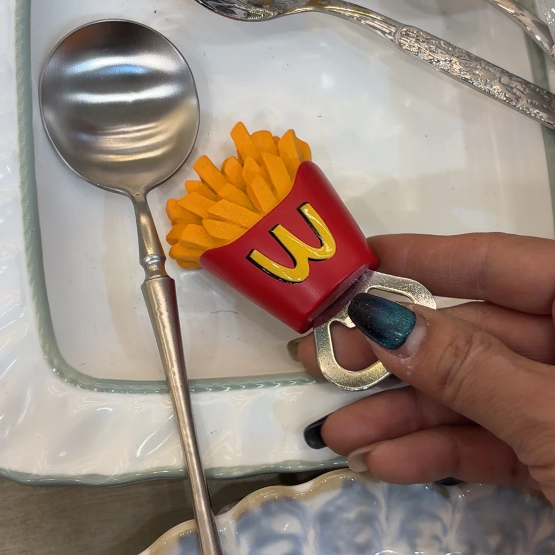 瓷两个勺子加一个开瓶器