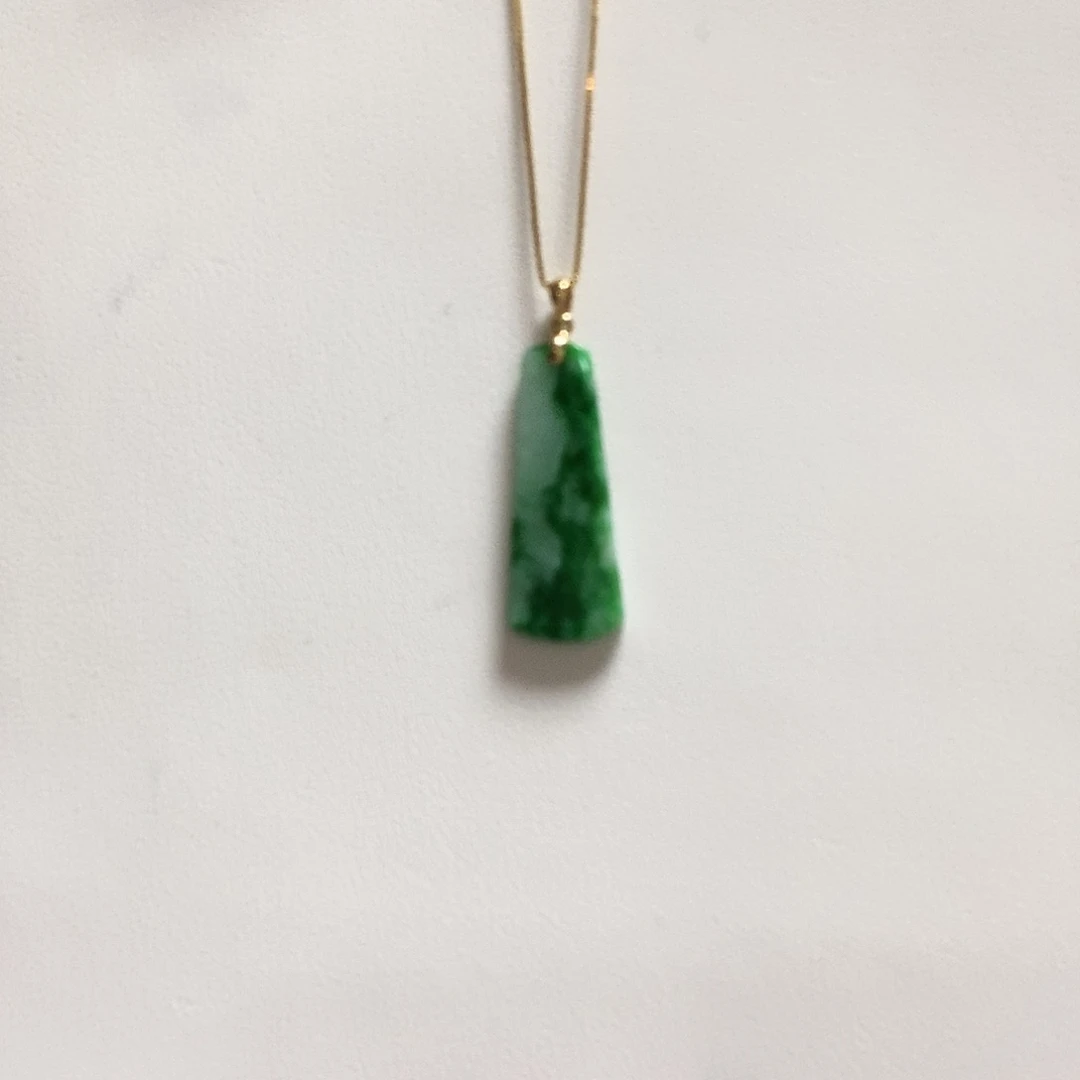 翡翠18K金镶嵌颈饰简单