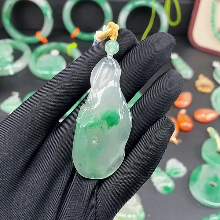 石英质玉未镶嵌颈饰