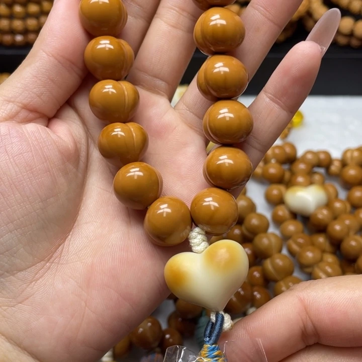 猴头核桃吊坠全品屁桃